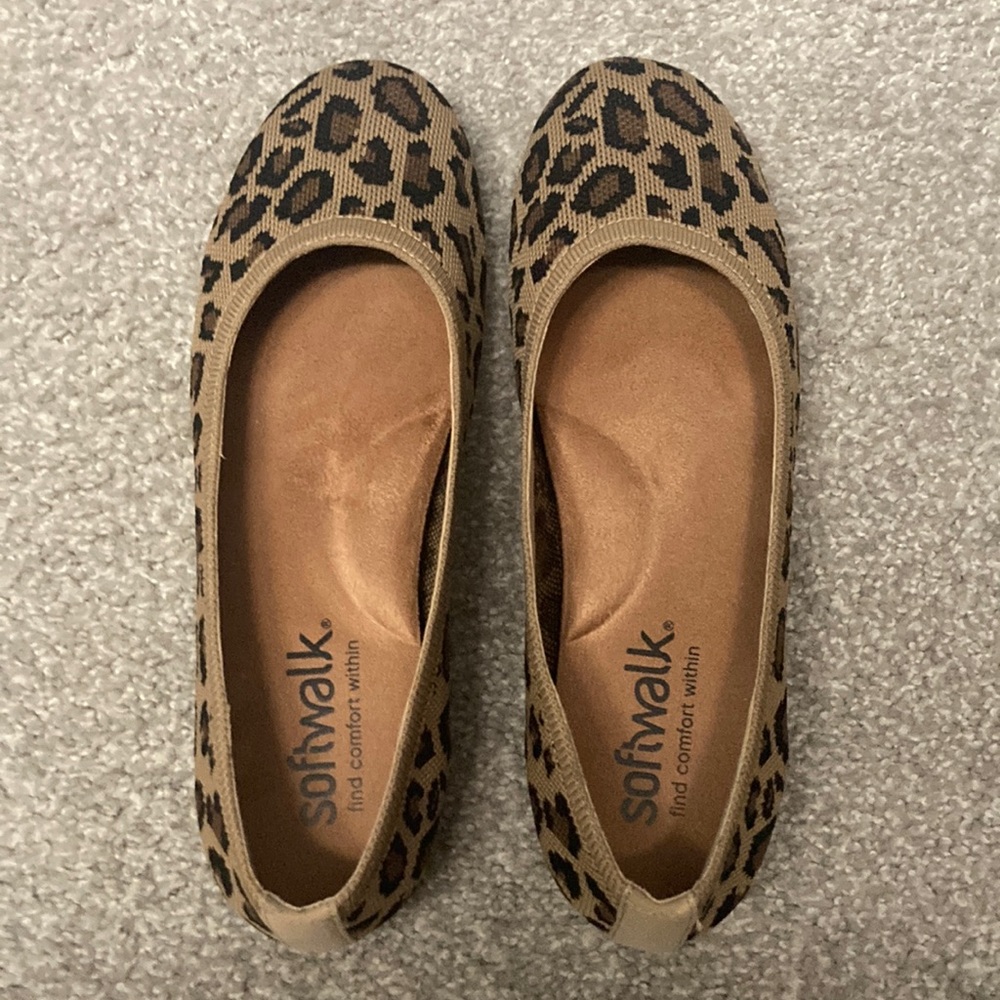 Softwalk Sonora leopard print flats 9 M.  Never worn outside. EUC